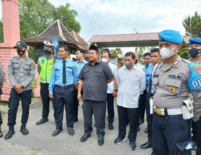 Terima Aspirasi Masyarakat Soal Penolakan Kenaikan BBM,Ketua DPRD Pastikan Tuntutan akan Disampaikan ke Pusat