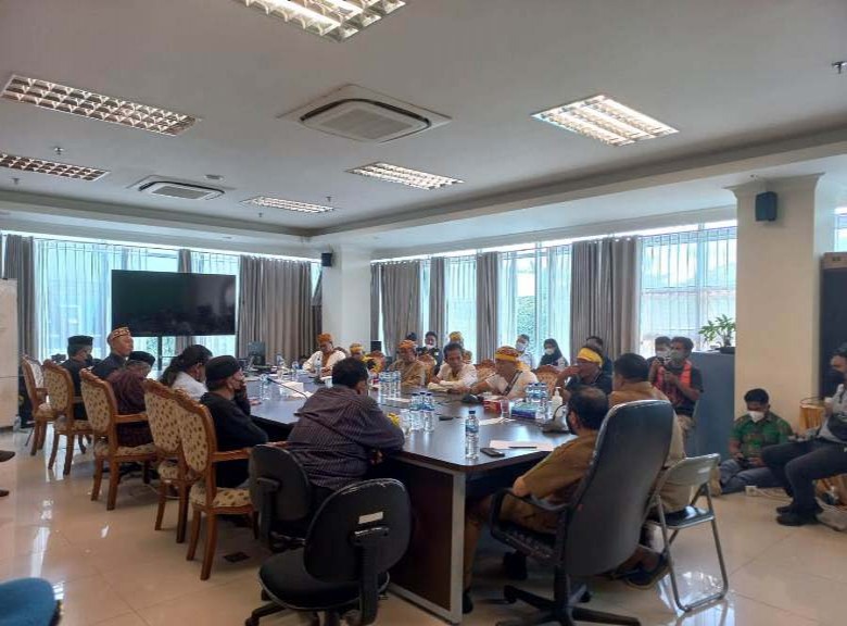 Pemkab-Warga Adat Kutai Sepakat Akan Kembali Musyawarah, Terkait Perubahan Warna Jembatan Kukar