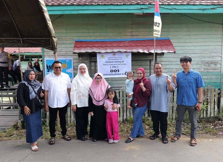 PSU Kukar, Aulia Coblos di TPS 001 Desa Kota Bangun Ilir, Awang Yacoub di TPS 03 dan Dendi Suryadi di TPS 12 Kelurahan Melayu