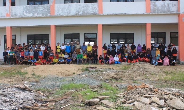   Yayasan Ponpes Al-Hidayah Tenggarong Adakan Gotong Royong