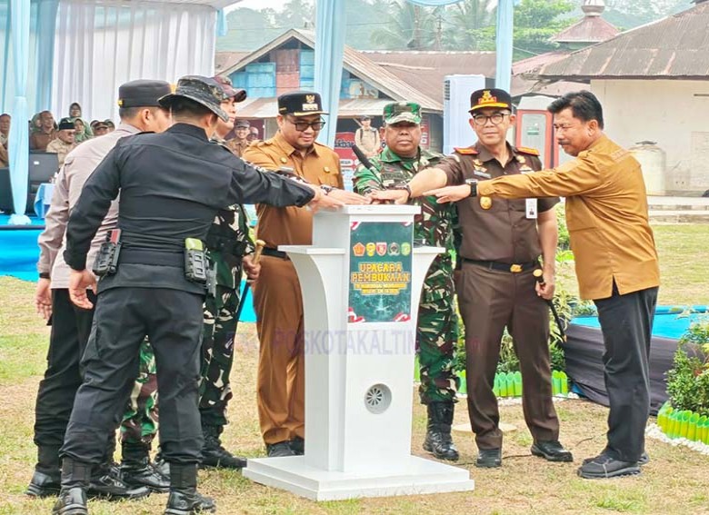Pemkab Kukar dan TNI Bersinergi Percepat Pembangunan Desa Lewat TMMD ke-130