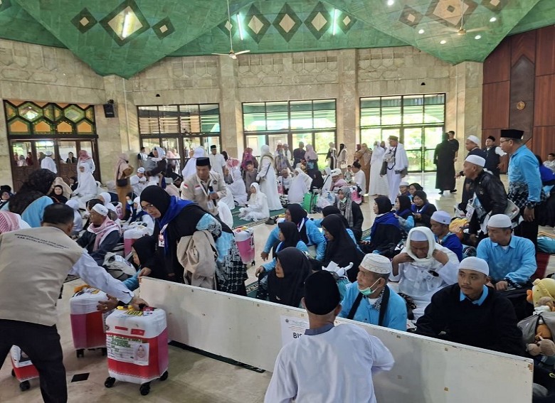 Tangis Bahagia Sambut Kepulangan 150 Jamaah Haji Kukar