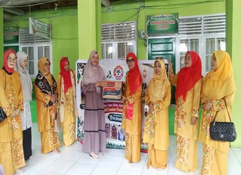 Tak Sekadar Berbagi Sembako, HWK Sumbar Tanamkan Warisan Adat Minangkabau pada Anak Panti Asuhan Al-Falah
