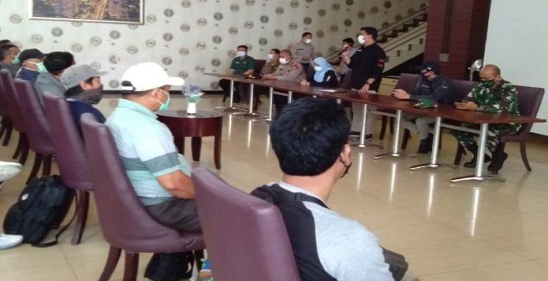 Sekda Sunggono Lepas 72 Karyawan Pertamina Sangasanga, Usai Karantina 14 Hari