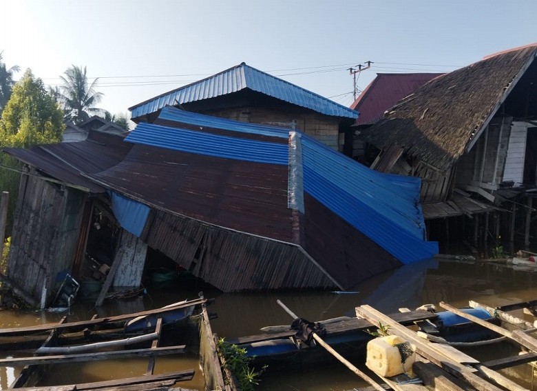 Dua Rumah Warga Desa Embalut Rusak Akibat Longsor di Bantaran Sungai Mahakam