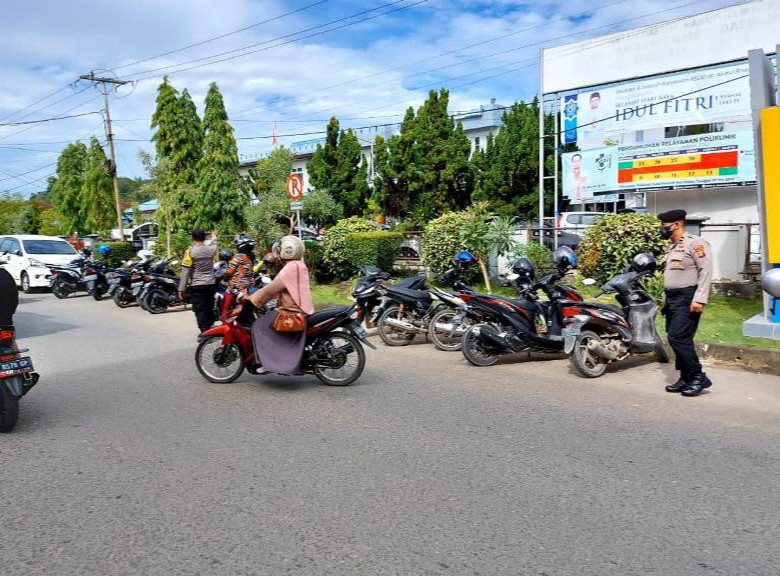 Tak Boleh Parkir di Jalur Tertib Lalu Lintas