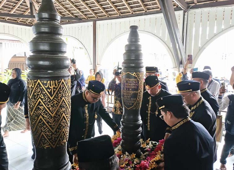 Ziarah ke Makam Aji Imbut, Bupati Aulia Kenang Perjalanan Lahirnya Tenggarong