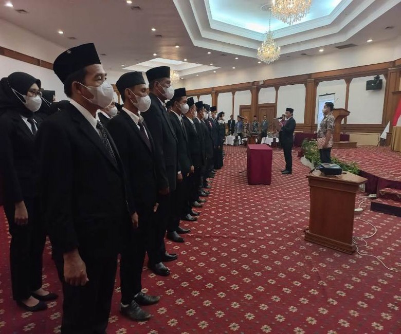 54 Anggota Panwaslu Kecamatan se Kukar Resmi Dilantik