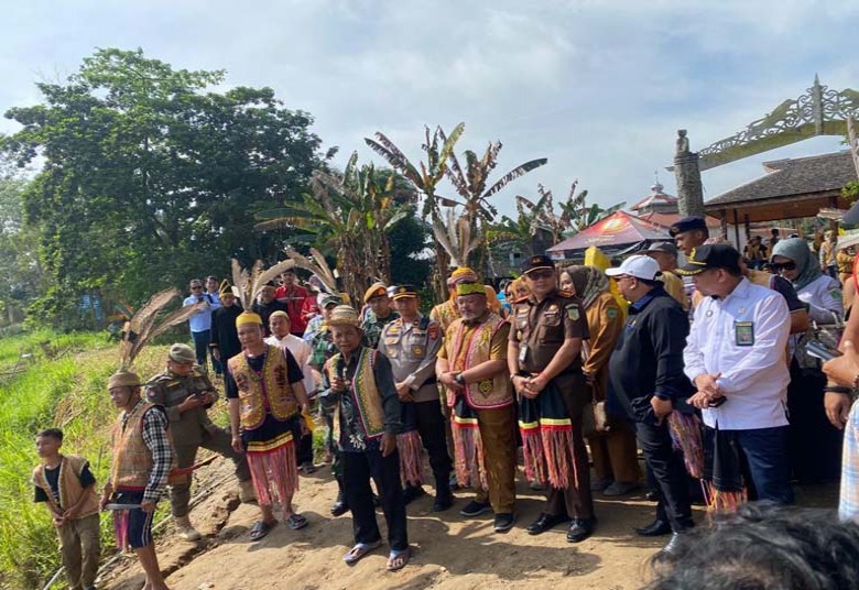 Wakil Bupati Berau Hadiri Ulang Tahun Kampung Tumbit Dayak ke-260