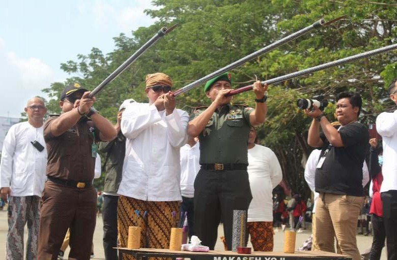 Bupati Kukar Buka Lomba Olahraga Tradisional