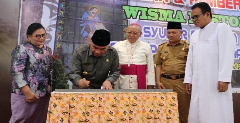 Resmikan Wisma Pastor Keuskupan Agung Samarinda, Isran: Dapat Meningkatkan Kualitas Umat