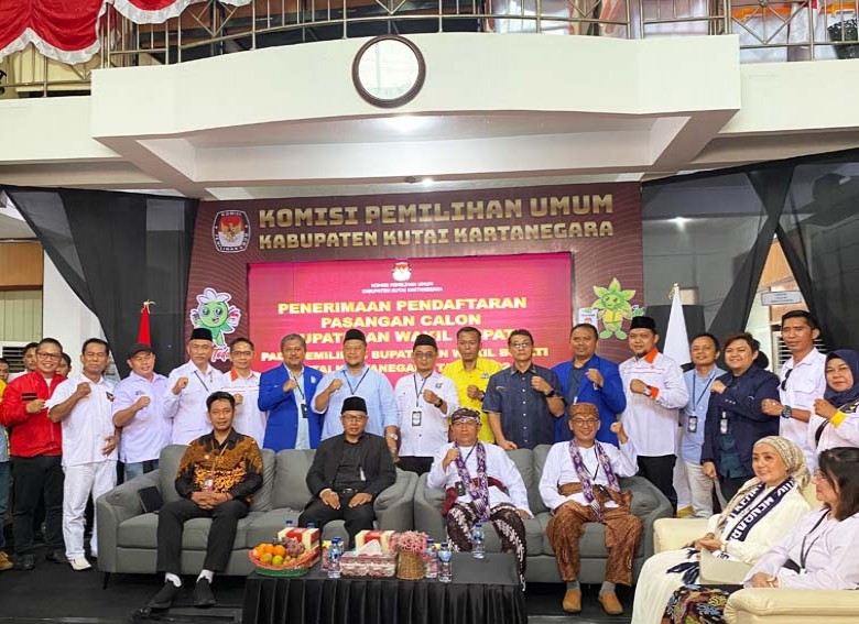 Dendi-Alif Resmi Daftar ke KPU Kukar, Usung Visi Gerbang Nusantara