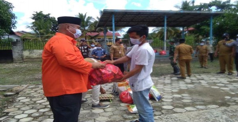 Ratusan Warga Kenohan Terima Bantuan Sembako dari Pemkab Kukar
