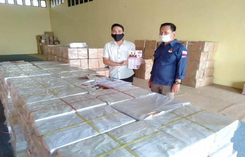 KPU Serahkan Alat Peraga Kampanye Pilkada Kukar