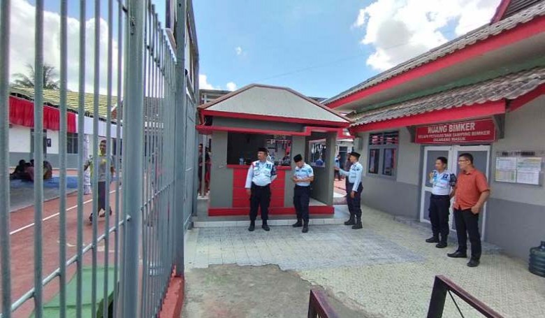 Besukan Idul Fitri di Rutan Tanjung Redeb Membludak, Petugas Rutan Bersama APH Pastikan Kamtibmas Kondusif