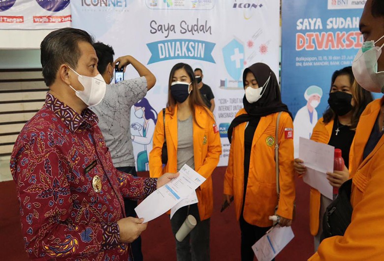 Wagub Berikan Semangat Peserta Vaksin
