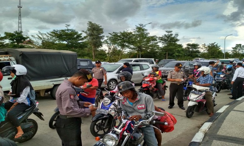 Gelar Razia, Puluhan Pengendara di Tenggarong Ditilang