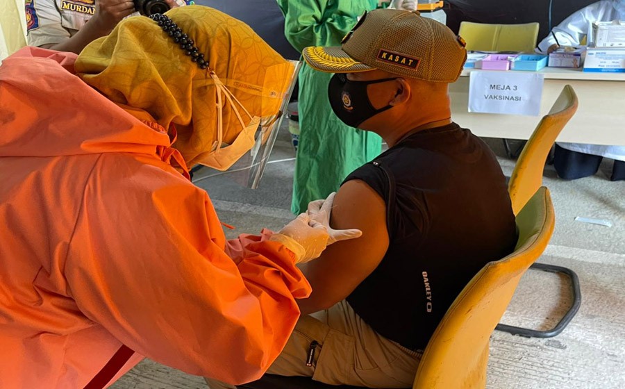 Ratusan Anggota Satpol PP Kukar Disuntik Vaksin Covid-19