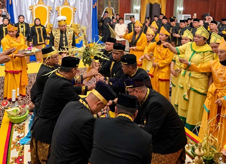 Perebahan Pinang Ayu Tutup Rangkaian Sakral Erau Adat Kutai 2026, Erau 2027 Disiapkan Lebih Semarak