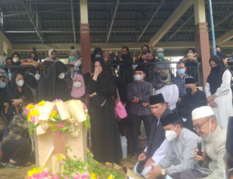 Mantan Anggota DPR RI Awang Ferdian Hidayat Dimakamkan di Pemakaman Sukarame Tenggarong