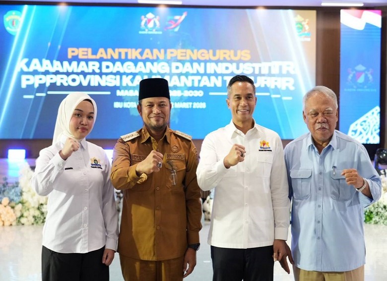 Gubernur Rudy Hadiri Pelantikan Kadin Kaltim