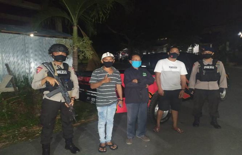 Patroli Malam, Brimob Batalyon A Pelopor Ingatkan Warga Balikpapan Disiplin Protokol Kesehatan