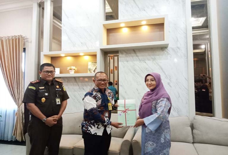 BPN Serahkan 177 Sertifikat ke Pemkab Berau