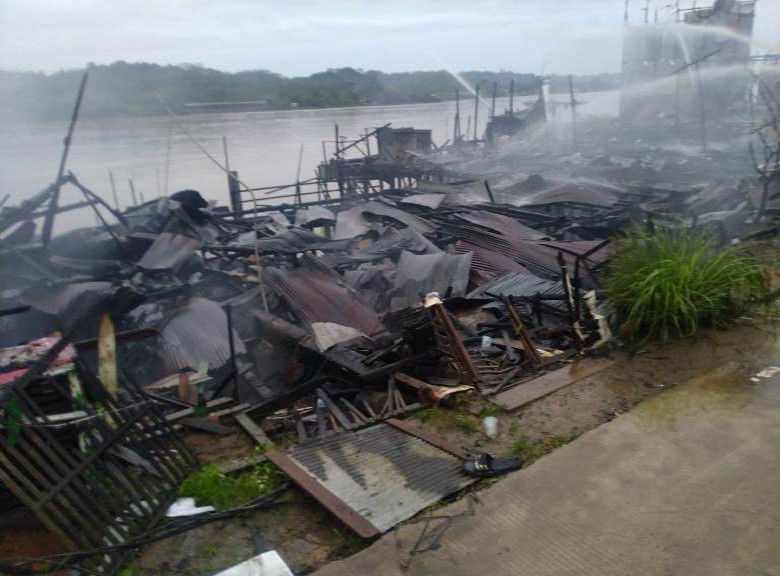 Si Jago Merah Ratakan Lima Rumah di Loa Janan