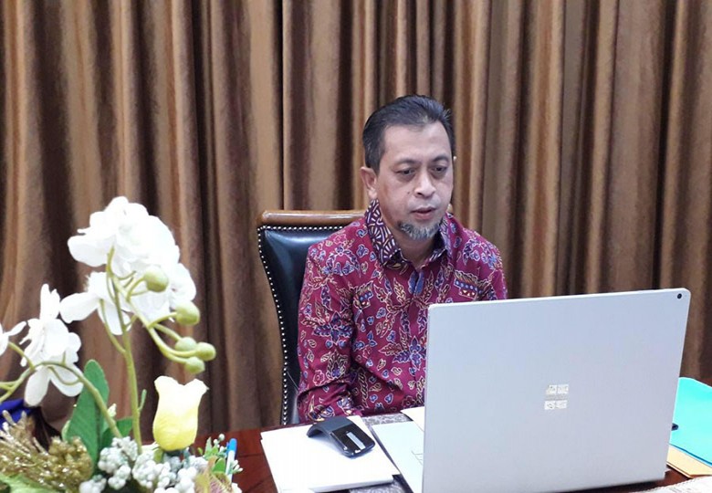 Ikuti Perintah Pusat