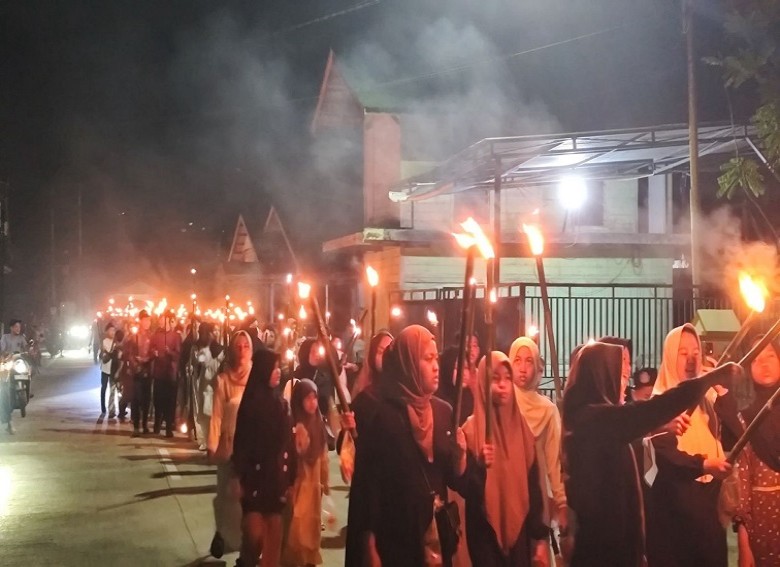 Sambut Ramadhan, Warga Mangkurawang Gelar Pawai Obor