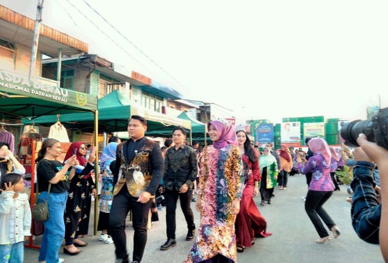 13 Kecamatan Ikuti Gebyar Batik Berau 2023