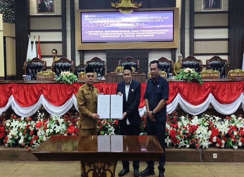 DPRD Kukar Sahkan Dua Perda dan Bentuk Pansus Lima Raperda