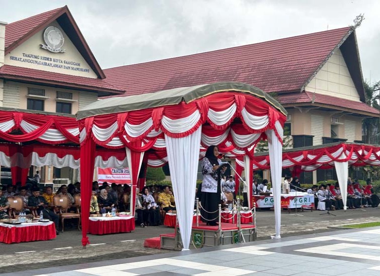 Bupati Pimpin Upacara Peringatan Hari Guru Nasional dan Hut PGRI Ke-79 di Berau