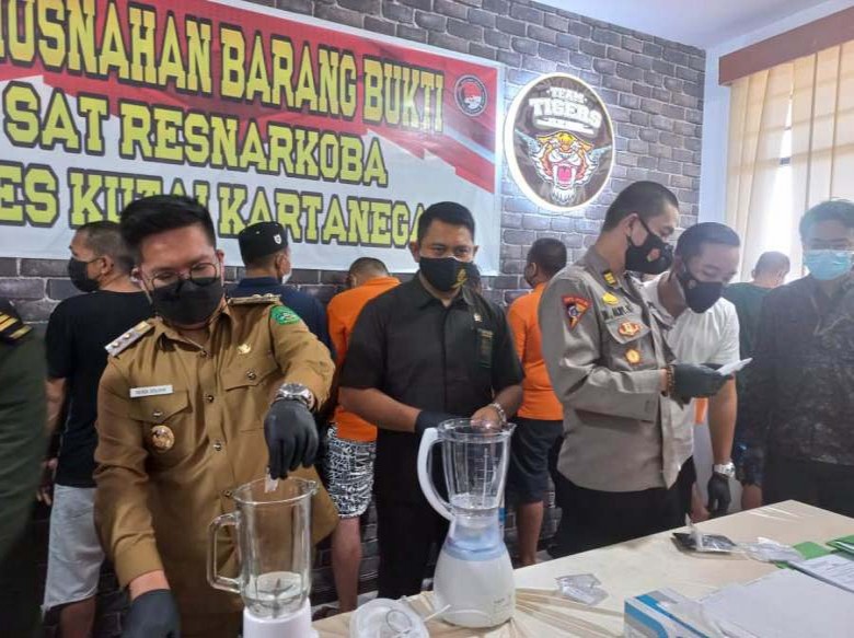 Polres Kukar Musnahkan Barang Bukti Narkoba Hasil Ops Antik Mahakam 2021