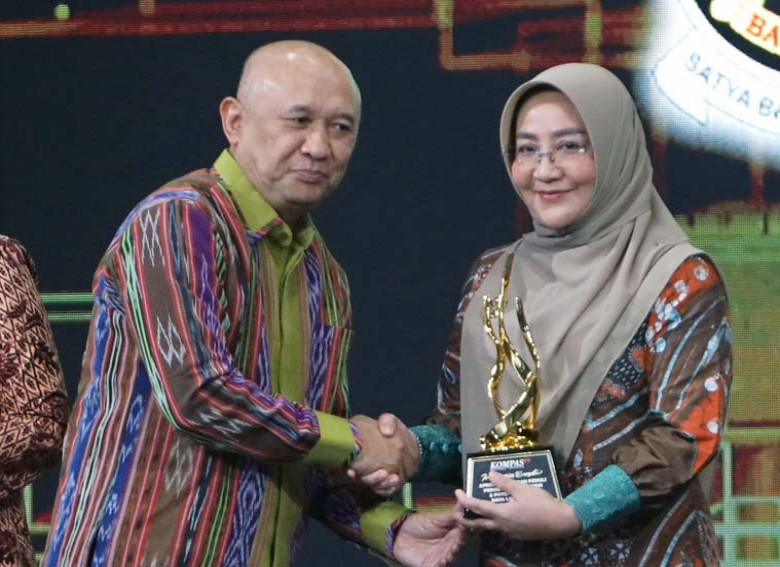 Sri Juniarsih Kembali Terima Penghargaan Nasional, Pemda Peduli UMKM dan Potensi Sumber Daya Lokal