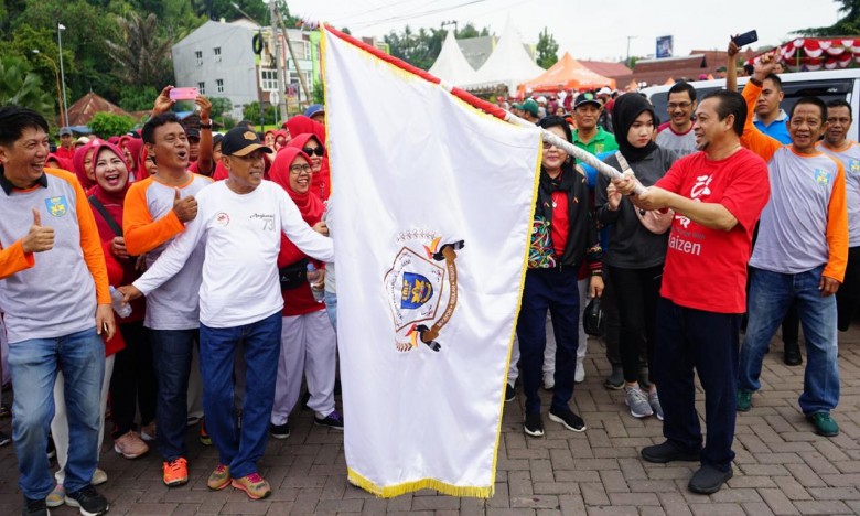 Lepas Jalan Sehat IKA Spansa Samarinda. Wagub: Momentum Mempererat Silturahmi