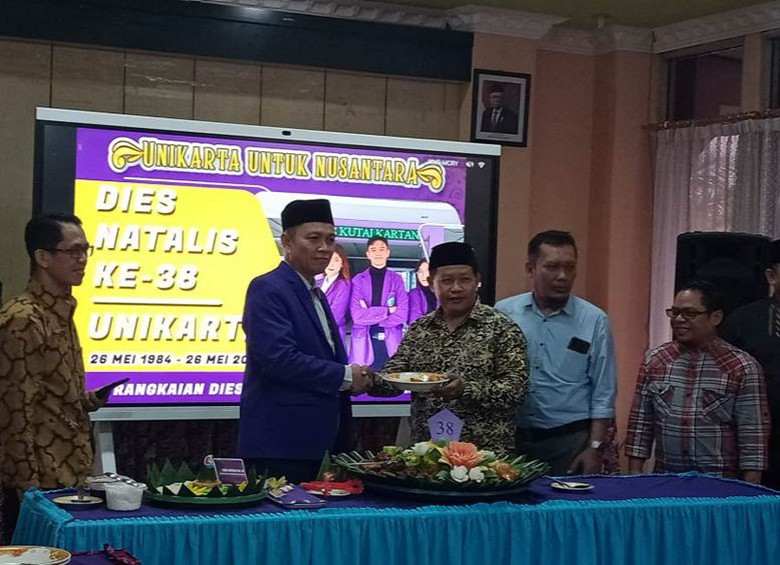 Prof Ince Raden Berharap Unikarta Maju dan Unggul