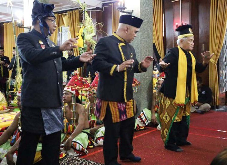 Tradisi Diacara Erau Adat, Bepelas Malam Pertama Sultan