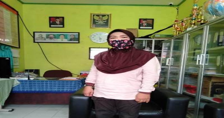 Terapkan Belajar Online, Guru SDN 09 Tenggarong Datangi Rumah Siswanya