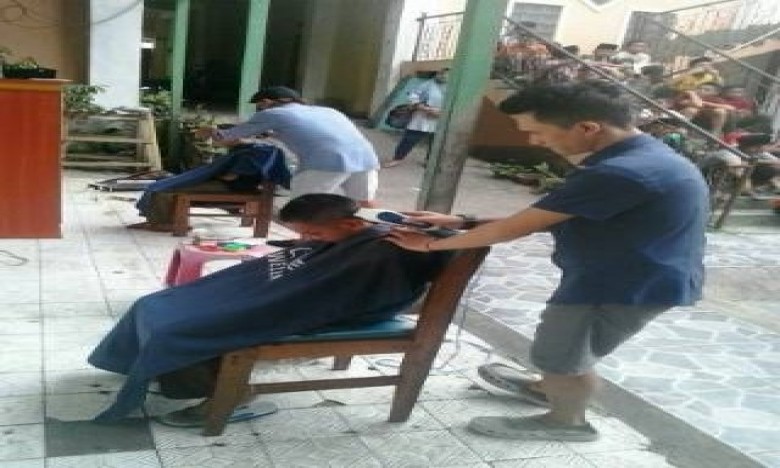 79 Siswa MTs Al Kautsar Ikuti Potong Rambut Gratis