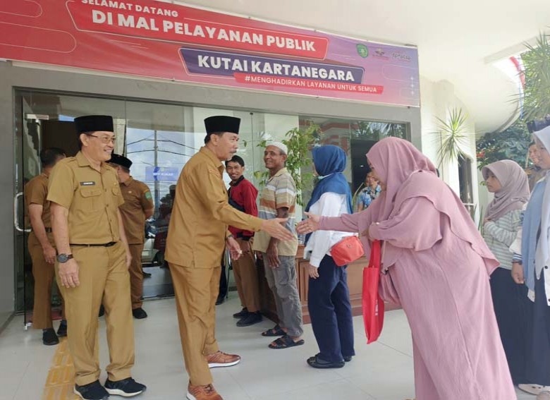 Pastikan Pelayanan Publik Kembali Optimal Hari Pertama Masuk Kerja Sekda Kukar Lakukan Sidak