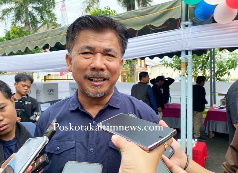 Sekda Kukar Sunggono Gunakan Hak Pilih di TPS 022 Timbau, Berharap ASN Berpartisipasi Aktif