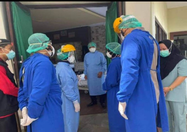 Support Tenaga Nakes, Bupati Kunjungi RSUD Abdul Rifai dan RS Darurat Cantika