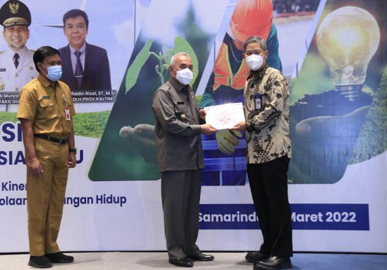 Serahkan Sertifikat Proper Emas dan Hijau, Gubernur Berpesan Terus Tingkatkan Tata Kelola Lingkungan