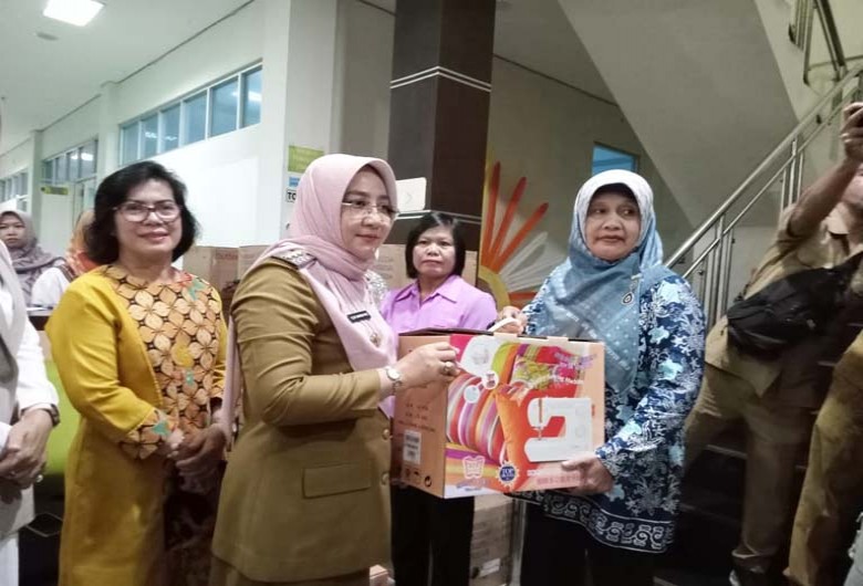 Bupati Berau Serahkan Bantuan 100 Unit Peralatan Kepada Pelaku IKM