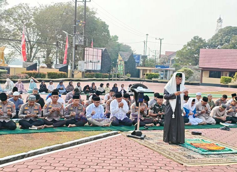 Ikhtiar Hadapi Kemarau dan Karhutla, Polres Kukar Gelar Salat Istisqa