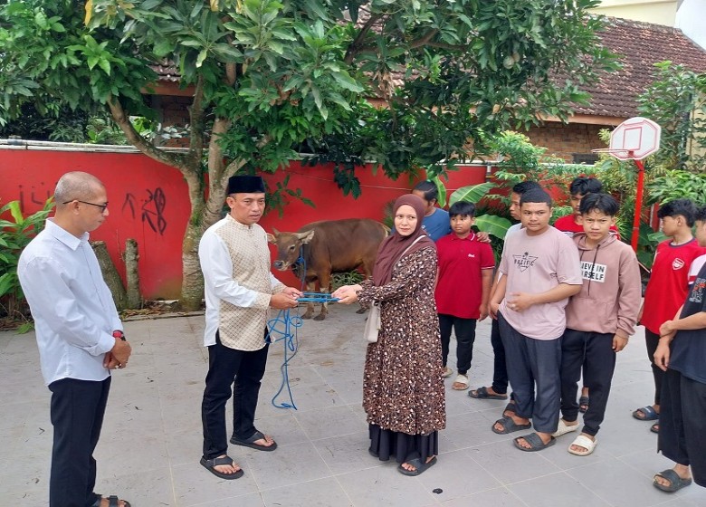 Idul Adha 1446 H, Keluarga Besar Arjuna Serahkan Hewan Kurban untuk Yayasan Saunah Kaltim