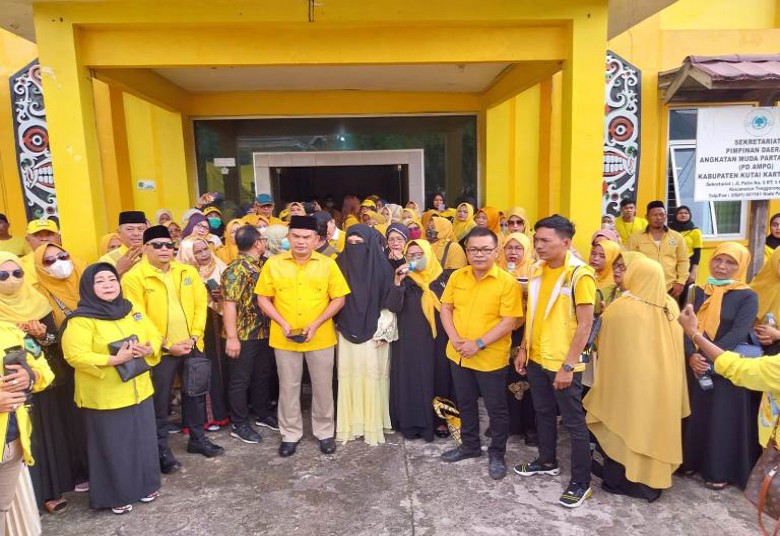 Ratusan Kader Golkar Kukar Kawal Pendaftaran Bacaleg ke KPU, Hasanuddin Mas'ud Ingin Wujudkan Kukar Sejahtera