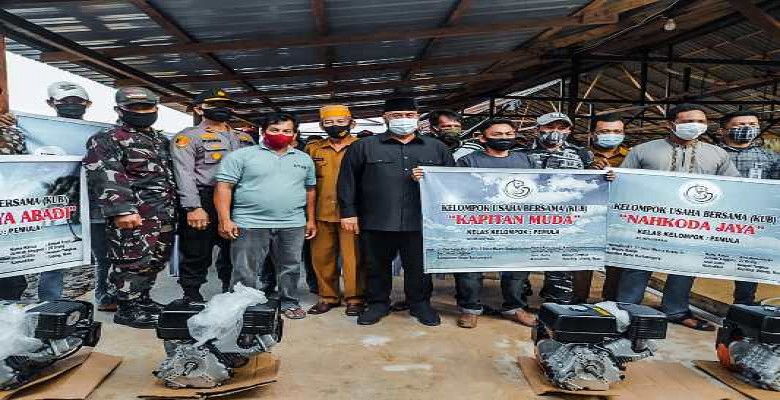 Nelayan di Anggana dan Muara Badak Terima Bantuan Mesin Ces