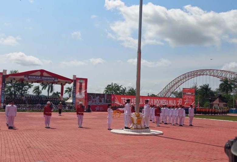 Alami Insiden Lipatan Bendera Pusaka Terurai, Virza Tiara Berusaha Tenang Agar Bendera tak Terjatuh